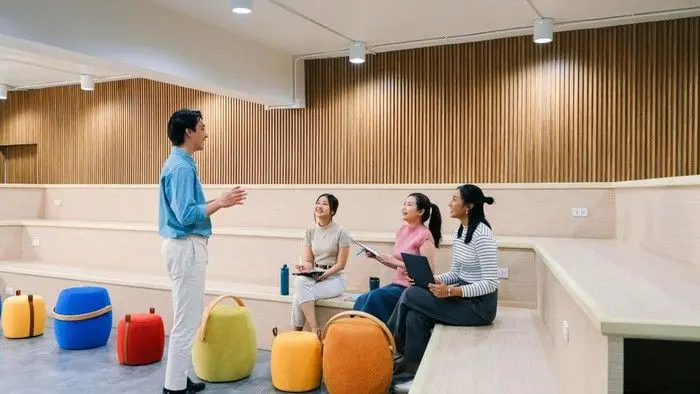 Bukan Beli, Tapi Tanam: Mengapa Gen Z Jakarta di April 2026 Mulai Terobsesi 'Menumbuhkan' Kursi dan Lampu dari Jamur di Apartemen Mereka?